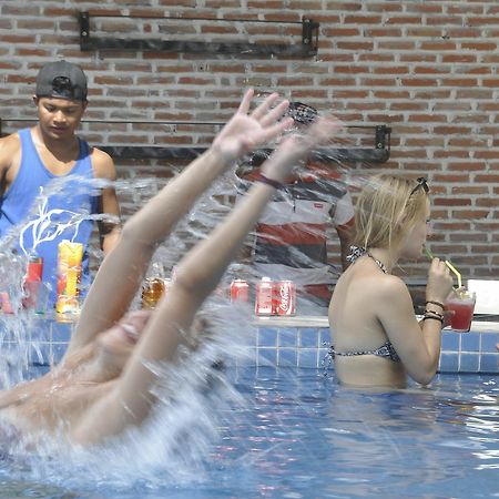 Pool Party Hostel Сием Реап Екстериор снимка