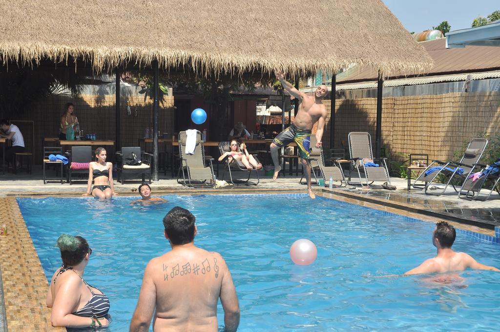 Pool Party Hostel Сием Реап Екстериор снимка